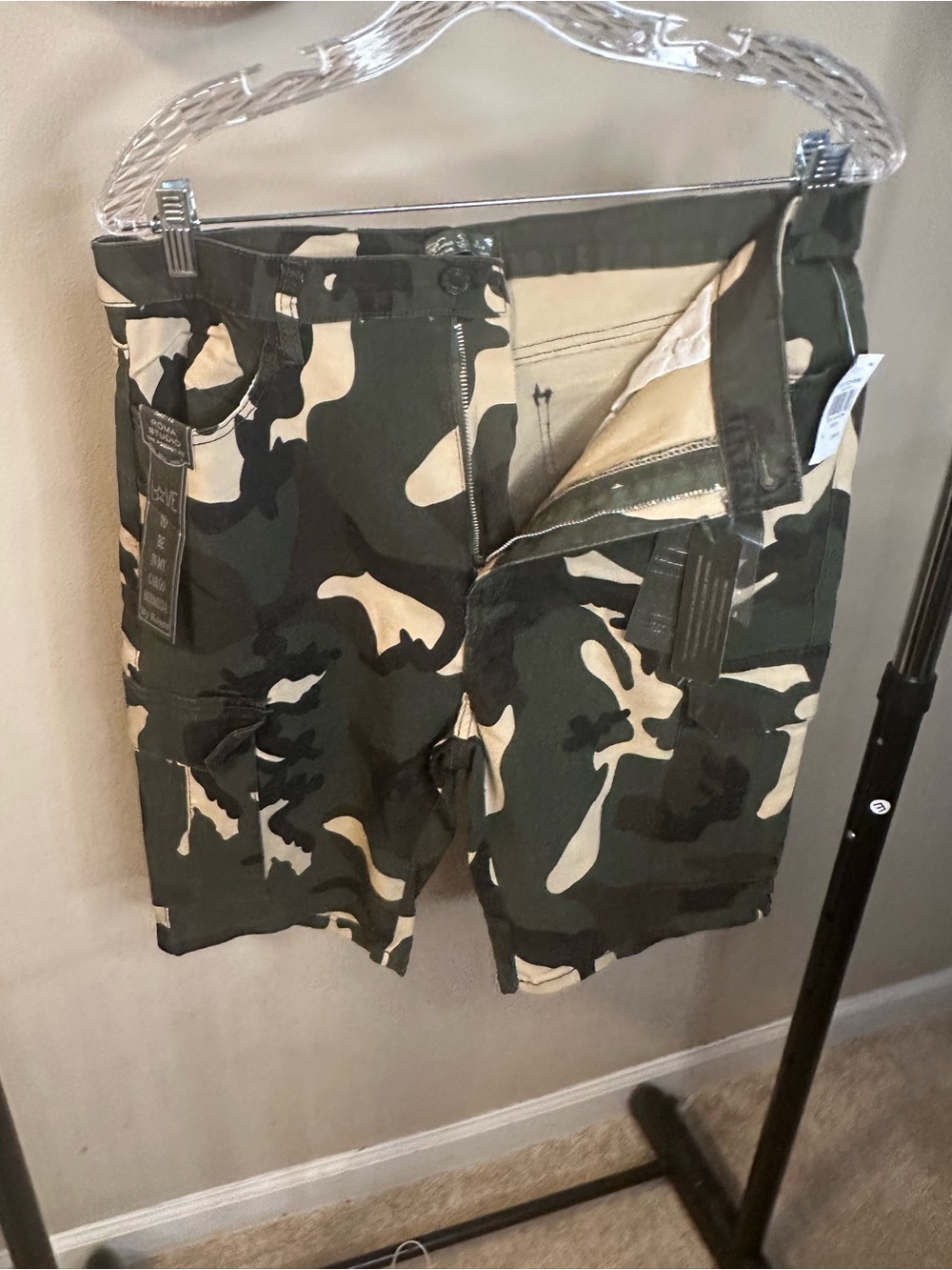 Women’s Cargo Shorts in Green Camo